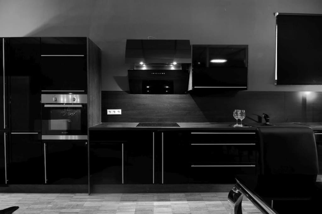 Fetischhaus Sm Apartment/Ferienwohnung Wiesbaden Esterno foto